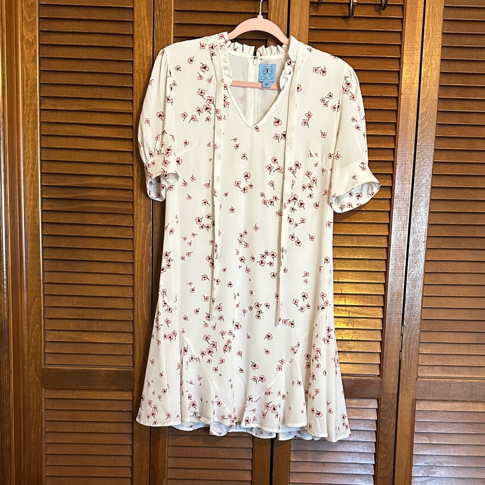 CeCe Cherry Blossom Dress | Ruffled V-Neck | Size Small